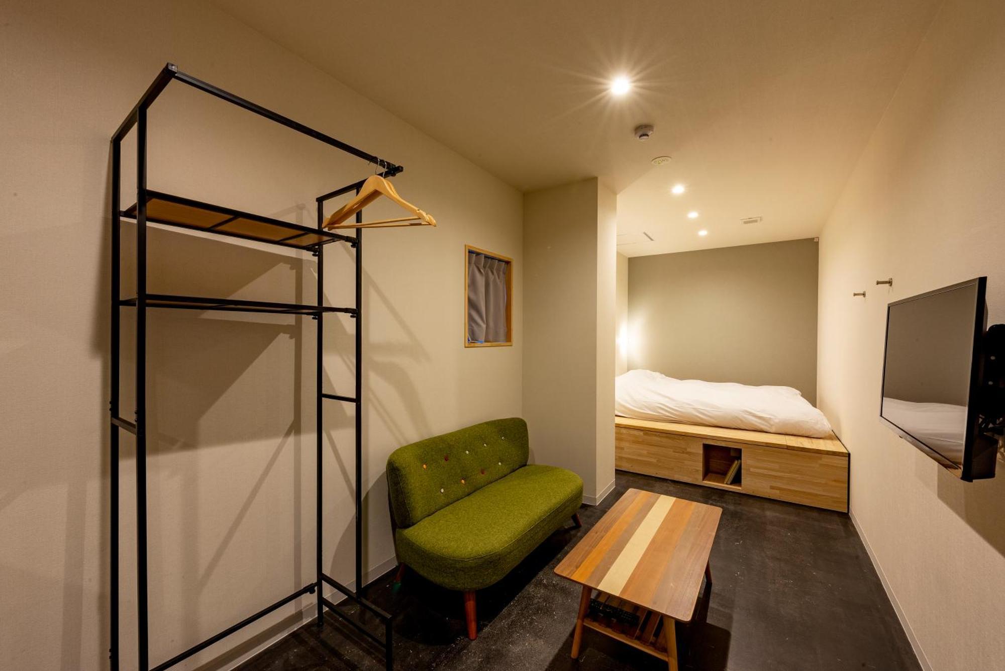 plat hostel keikyu minowa forest Tokyo Rom bilde